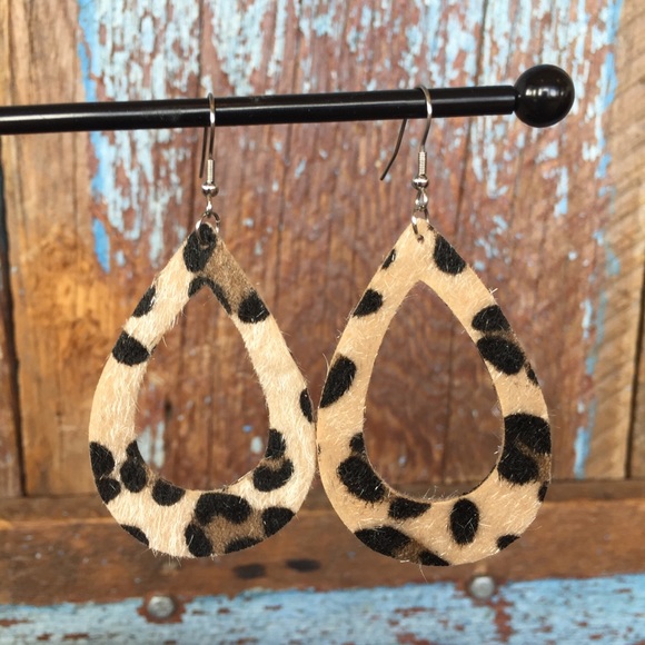 Jewelry - Animal Print Faux Fur Cutout Teardrop Earring‎